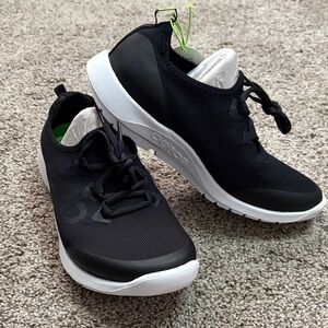 New- Oofos woman’s size 9